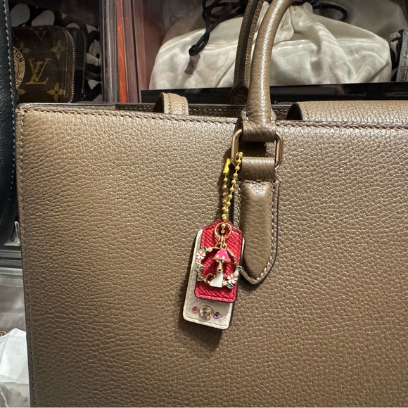 Coach Custom Hangtag Cat and Flowers - Picture 8 of 9